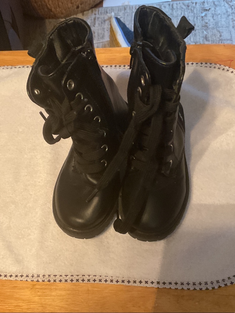 bebe Black Kids Lace-Up Combat Boots with Side Zip size 7 toddler girls